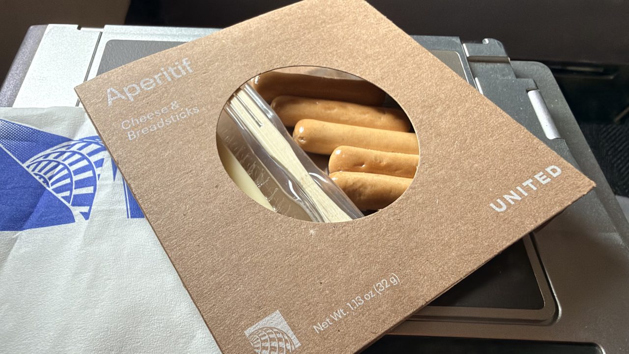 United Airlines Aperitif Cheese & Breadsticks